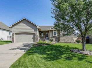 324 E Fieldstone Ct, Derby, KS 67037