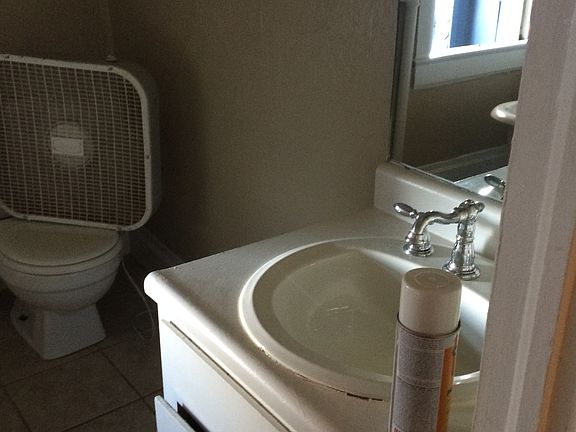 4th image of 1200 Penn St APT 8