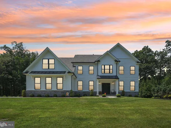 5 Randolph Dr, Robbinsville, NJ 08691