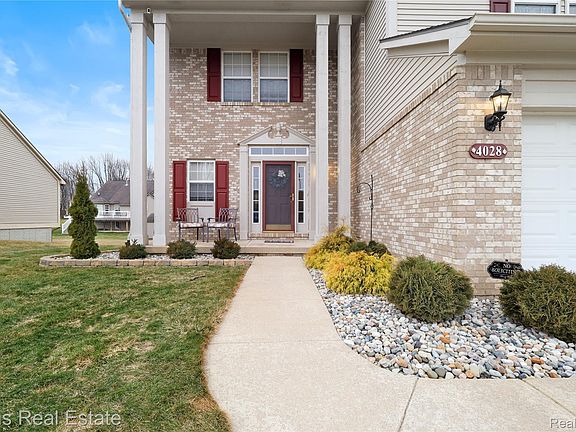 5th image of 4028 Grand Oaks Ct