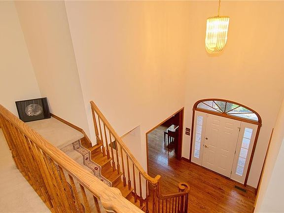 4th image of 4203 Eisenhower Dr