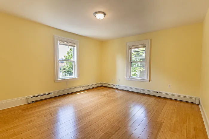 11 Sharon St — Photo 10