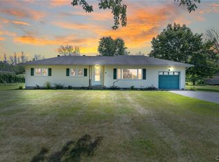 24 Castle Dr, Oswego, NY 13126