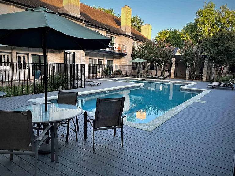 1307 Kinney Ave #120 — Photo 33