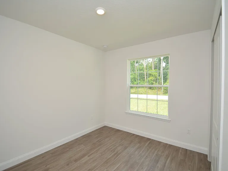 102 Brittany Ln — Photo 4
