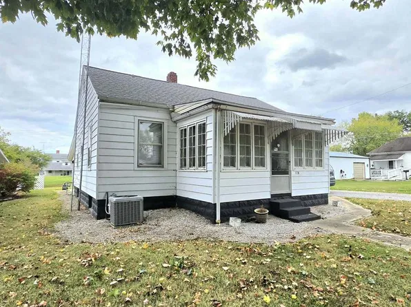 305 N Pearl St, Mc Leansboro, IL 62859