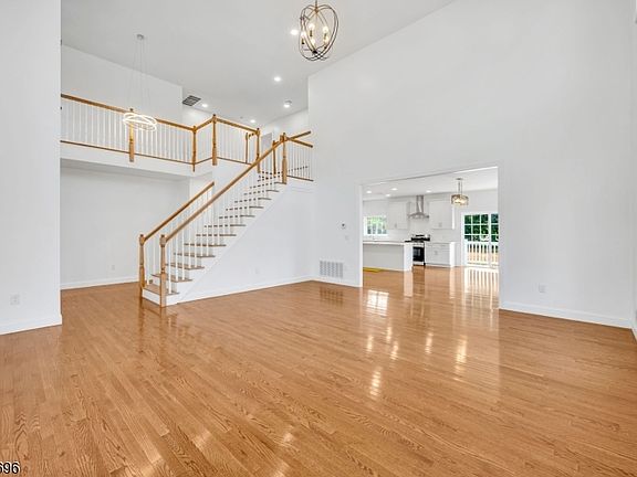 5th image of 210 Corliss Avenue