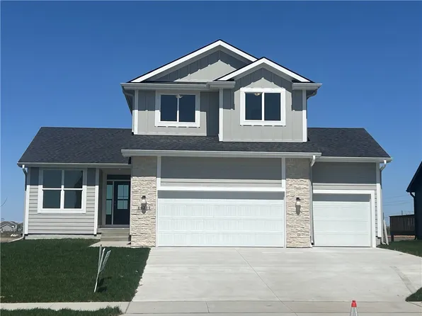 14211 N Valley Dr, Urbandale, IA 50323