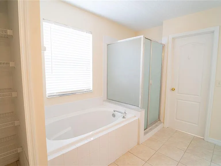 2264 Hillshire Dr — Photo 25