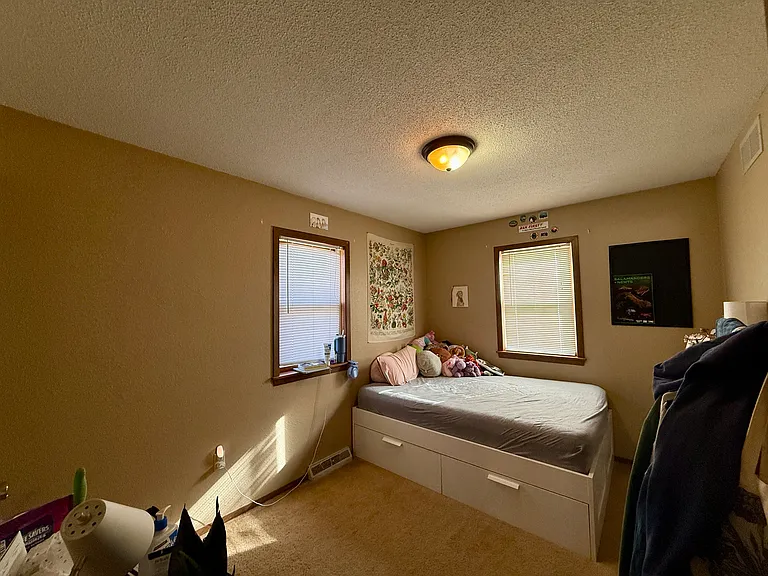 1042 Castlewood Dr — Photo 7