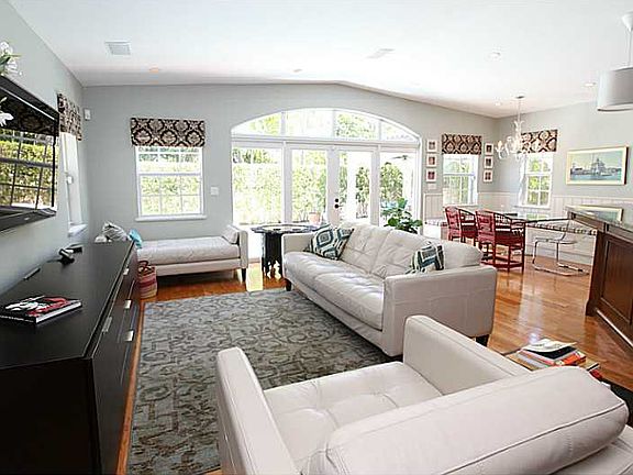 4th image of 1109 Malaga Ave