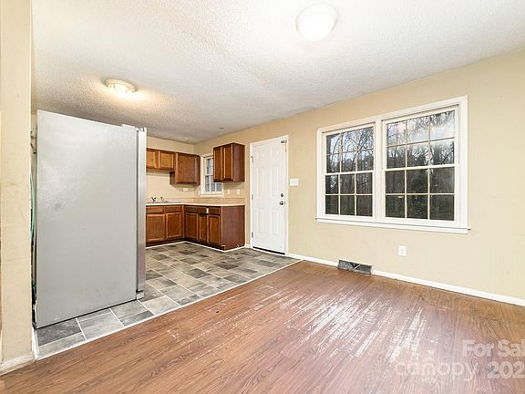 4th image of 7126 Covecreek Dr