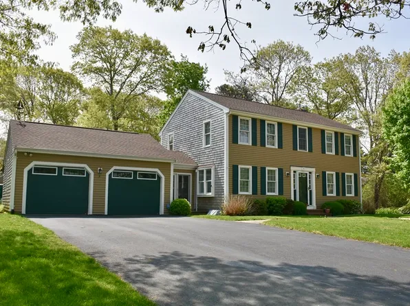 4 Plymouth Heights Rd, Bourne, MA 02532