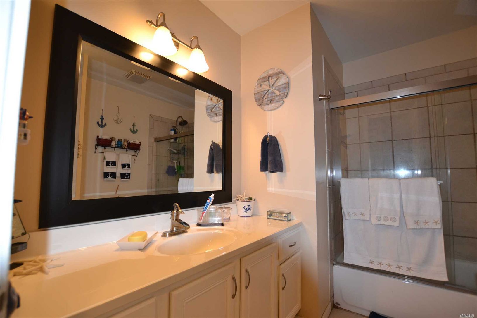  Clean and Fully Equipped Baths