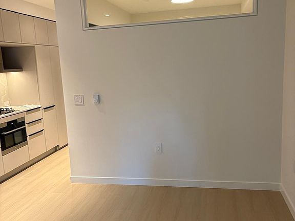 2nd image of 125 Albert St #102