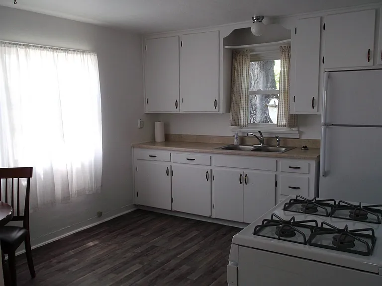 624 Ash St — Photo 3