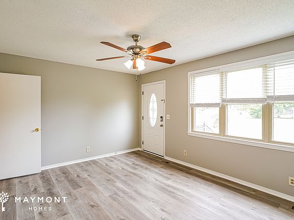 4th image of 127 Evergreen Cir