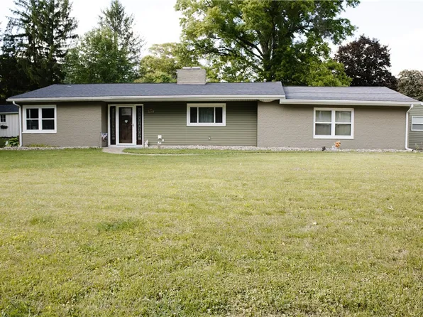 809 E Pine St, Grove City, PA 16127