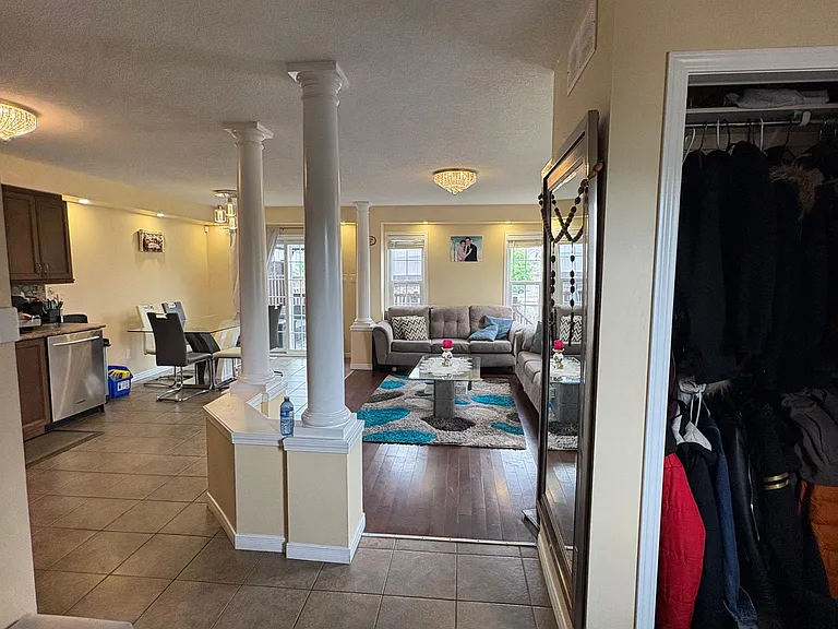 2 Sophia Cres — Photo 6