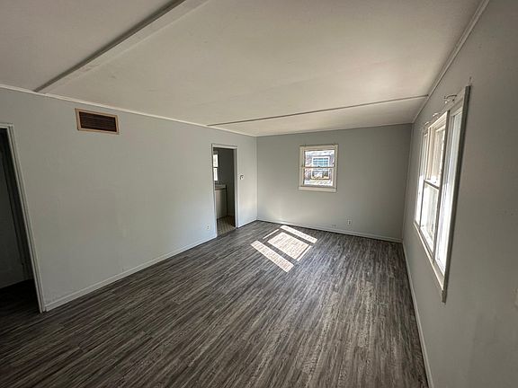 2nd image of 924 Giddings St