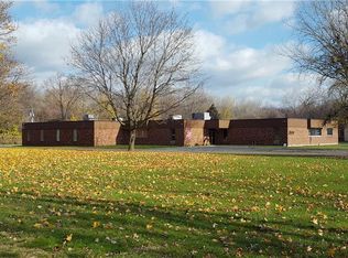 200 Twin Oaks Dr, Syracuse, NY 13206