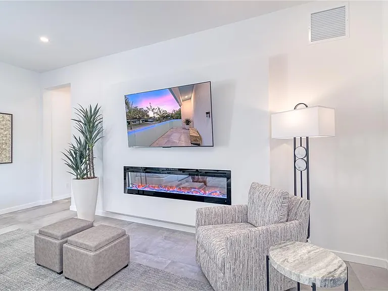 2585 Clematis St — Photo 14