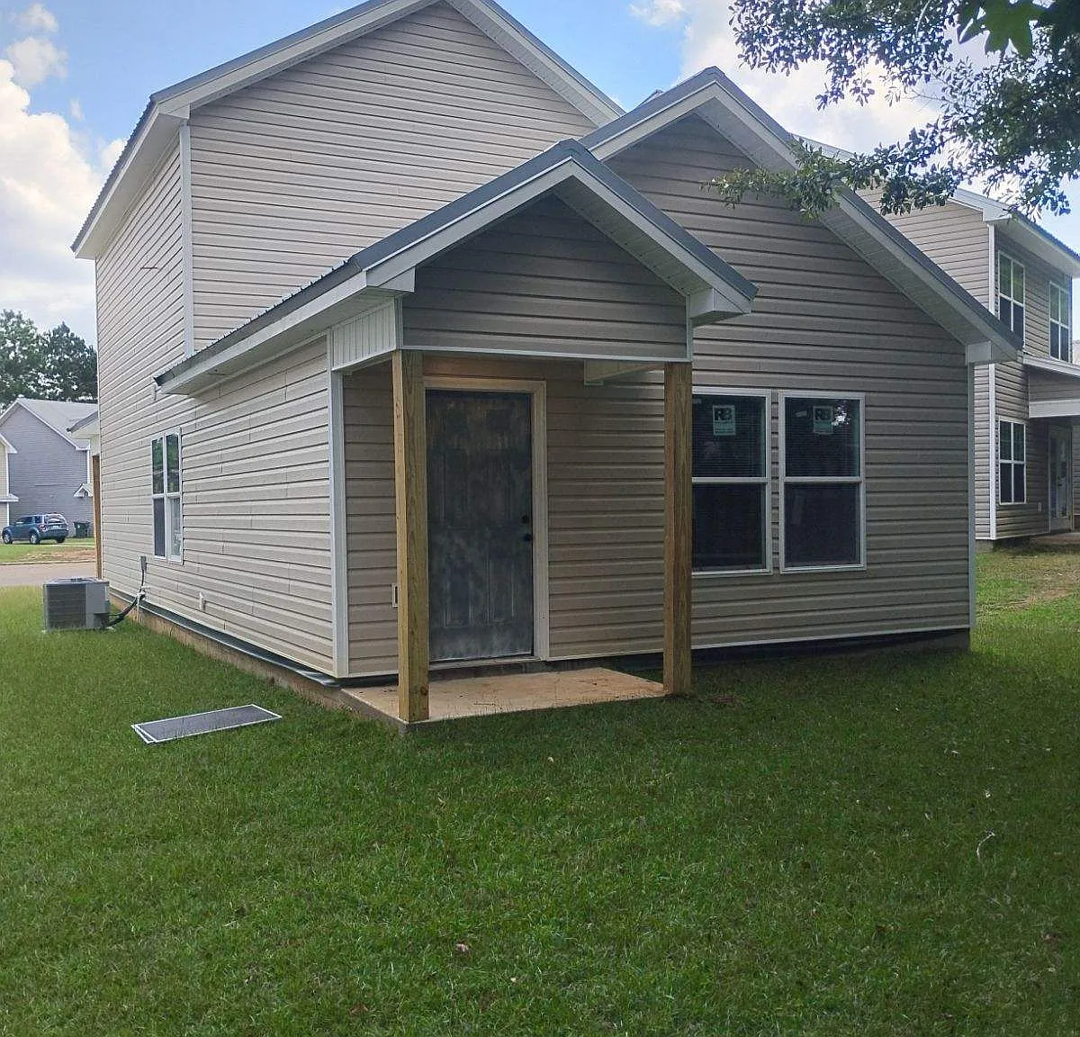 3 bed, 1400 sqft, $1,550 — Photo 2
