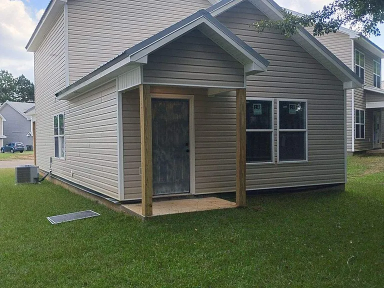 161 Coral Ln — Photo 2