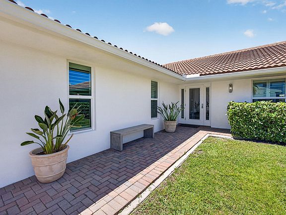 4th image of 1160 Coral Way