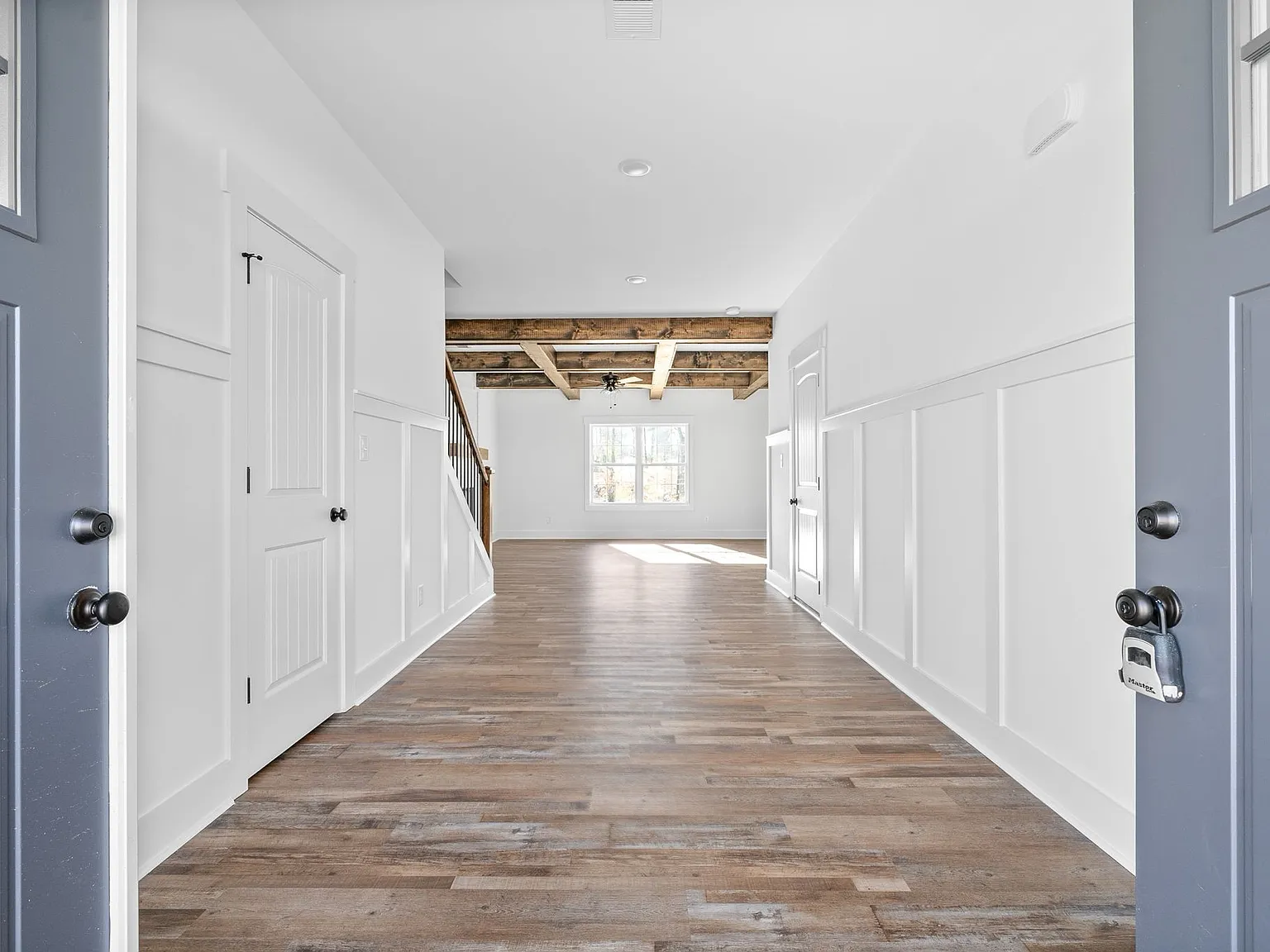 4 bed, 2.5 bath, 2268 sqft, $2,400 — Photo 4