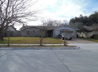 513 W Springdale Ln, Grand Prairie, TX 75052