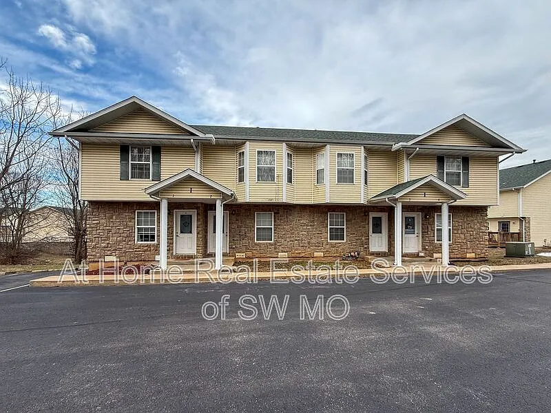 2 bed, 2.5 bath, 1150 sqft, $1,125 — Photo 1