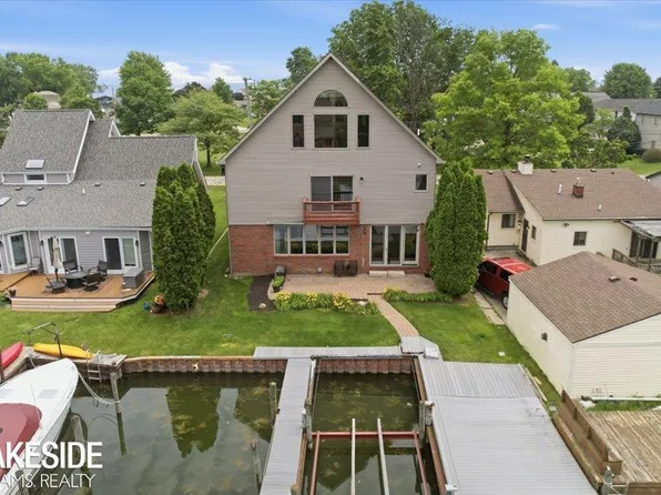 38823 E Archer Dr, Harrison Township, MI 48045