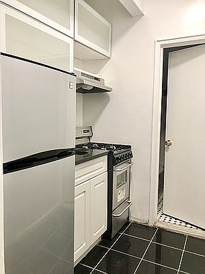 4th image of 343 W 21st St APT 2D