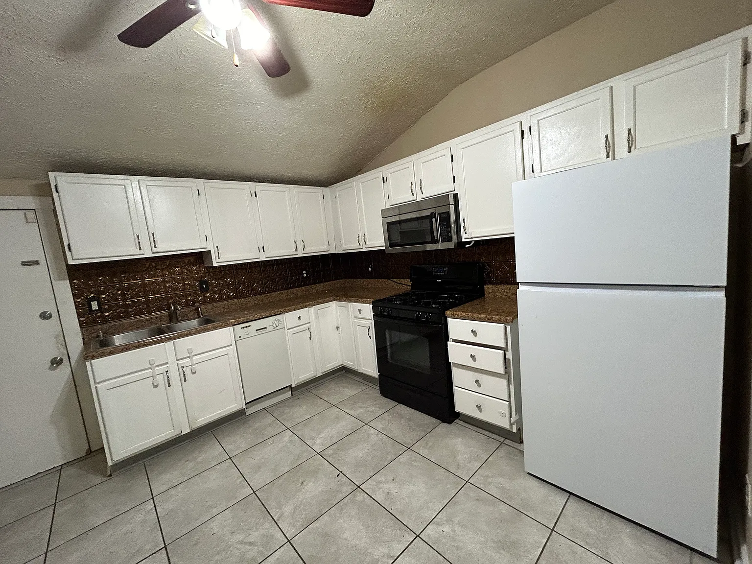 2 bed, 1668 sqft, $1,495 — Photo 4