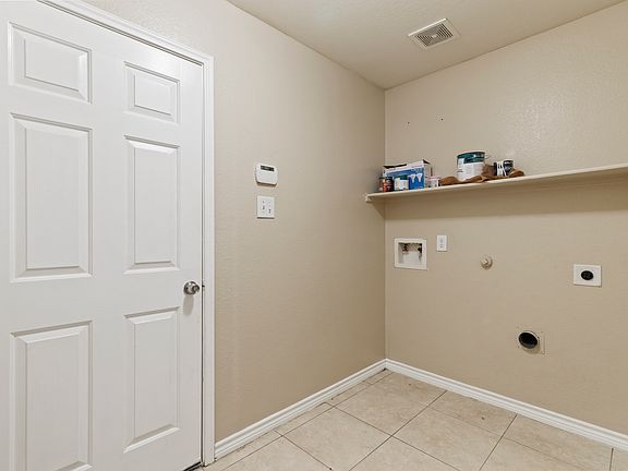 4th image of 2408 Emerald Ln