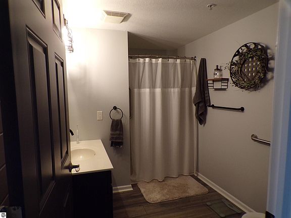 3rd image of 301 N Lake St