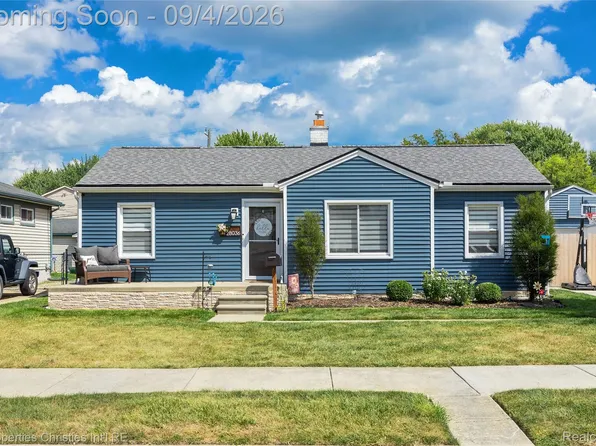 28036 Larchmont St, Saint Clair Shores, MI 48081
