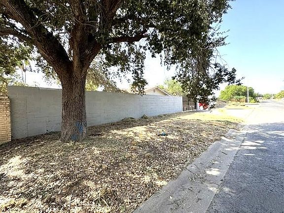 3rd image of 709 Graceland Dr