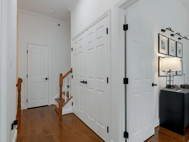 413 Clayton Ln — Photo 31