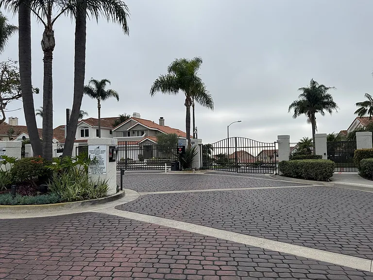 75 Palm Beach Ct — Photo 40