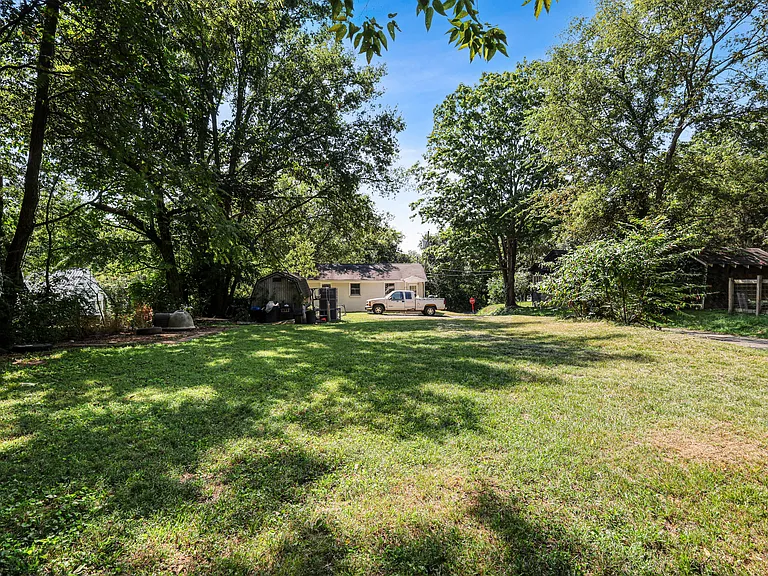 320 Oak St — Photo 21