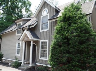 57 Railroad Ave, Metuchen, NJ
