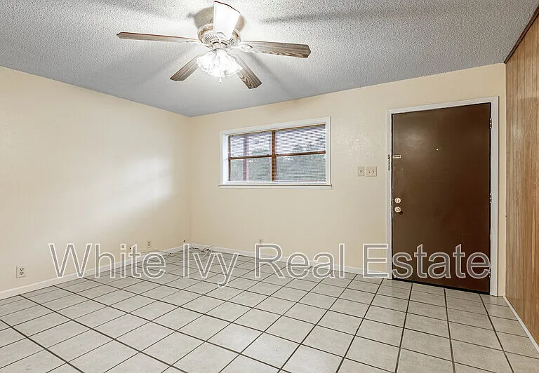 120 McAdams Ln #E — Photo 3