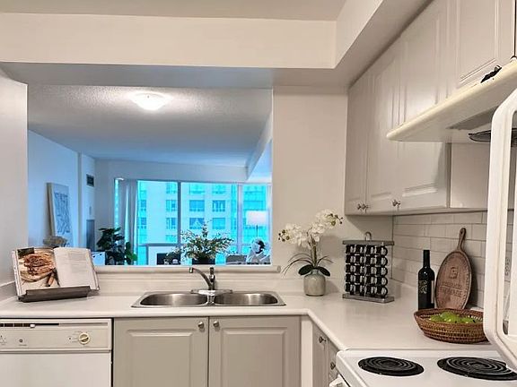 5th image of 18 Lee Centre Dr #2110
