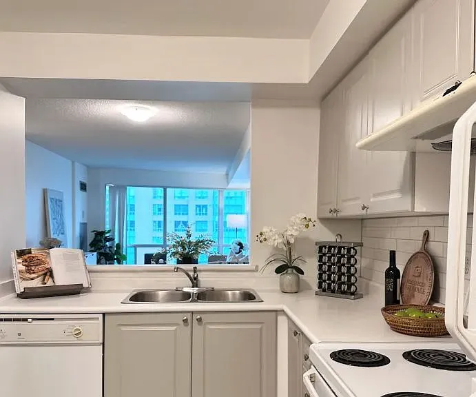 18 Lee Centre Dr #2110 — Photo 5