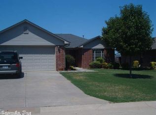 825 Granite Ln, Conway, AR 72034