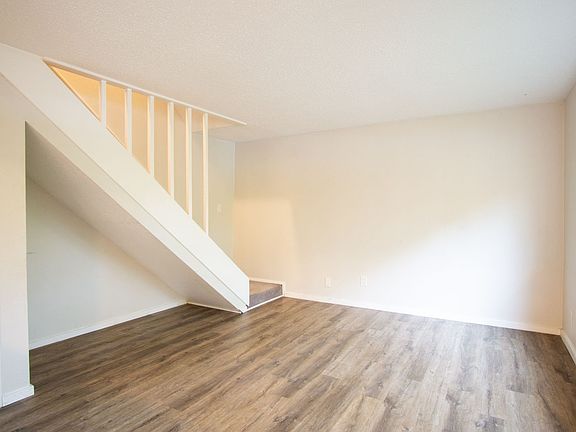 3rd image of 3506 SE 15th Ave #5
