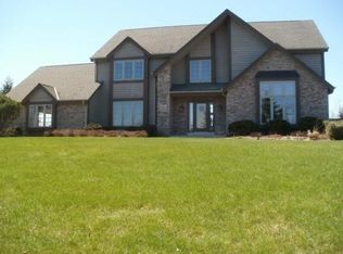 N44W28265 Capitol Dr, Pewaukee, WI 53072