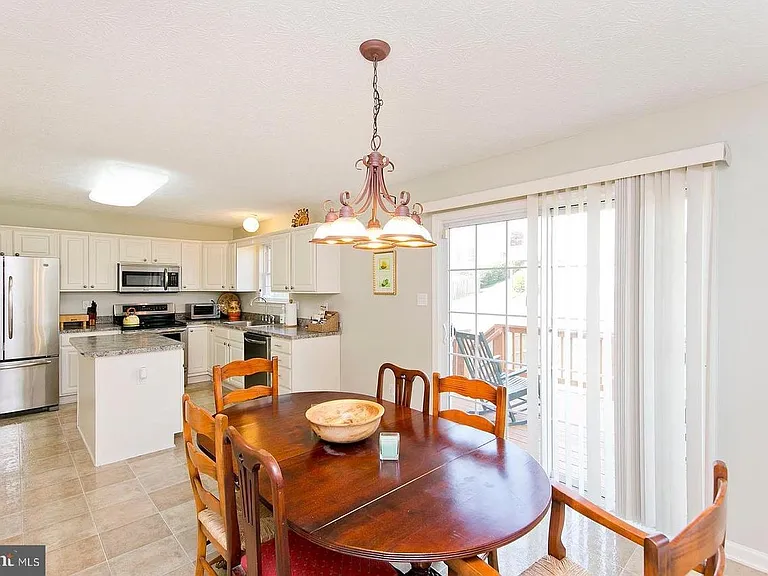 Honeysuckle Ln — Photo 12